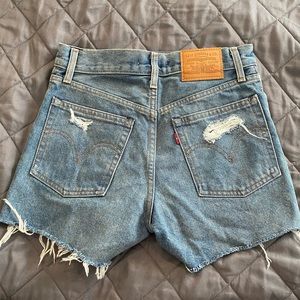 NWOT Levi Wedgie Shorts